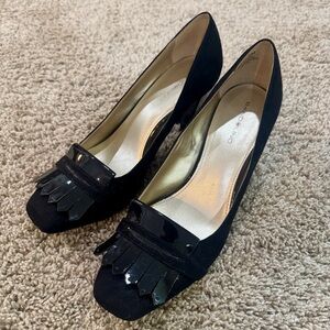 VGUC Bandolino Black Faux Suede Pumps with Patent Fringe and 3.25 inch heels